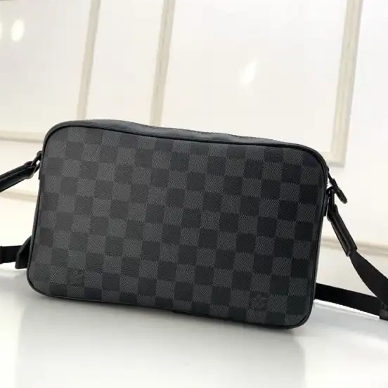 Aaa replica bags UTILITY VUITTON MESSENGER LOUIS BAG 0503